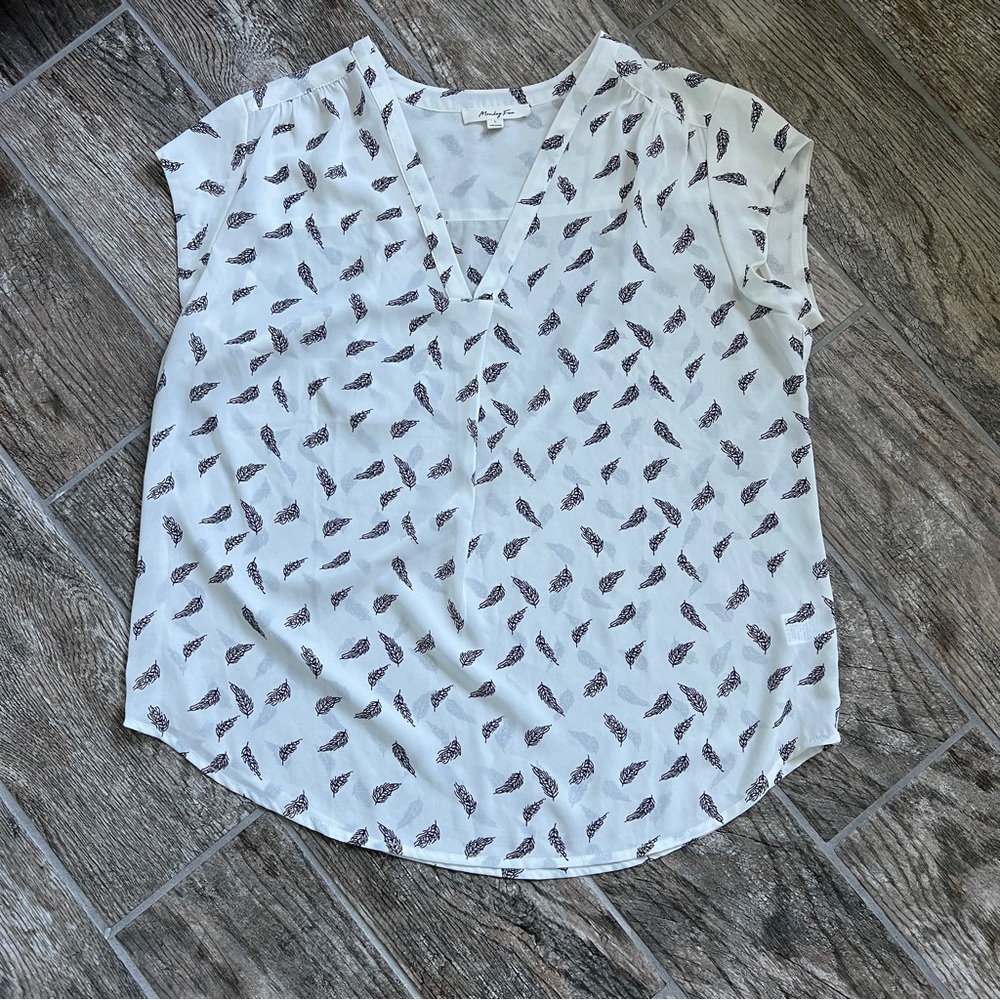 Monday Fun Feather Print V Neck Blouse, White Maroon, Women’s Size Large